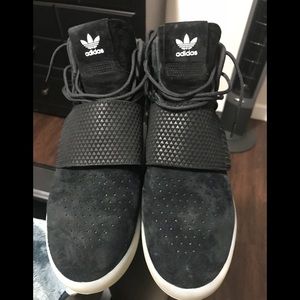 Adidas tubular-High tops